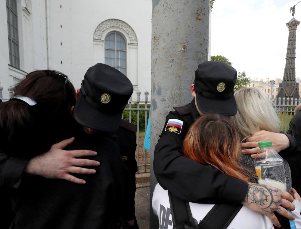 Young Russian conscripts say goodbye to their loved ones in St. Petersburg, May 2023. Photo: EPA-EFE/ANATOLY MALTSEV