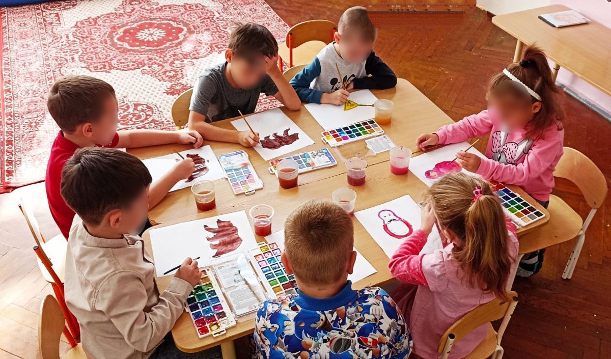 Детсадовцы готовят поздравления ко Дню рождения Путина. Фото: МБДОУ ДС № 18 «Колобок» п. Тюменский