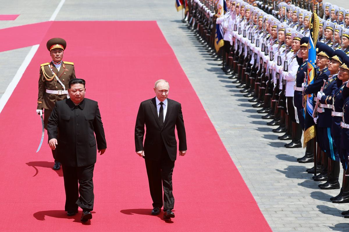 Putin and Kim at the welcome ceremony in Pyongyang, 19 June 2024. Photo: EPA-EFE/GAVRIIL GRIGOROV / SPUTNIK / KREMLIN POOL