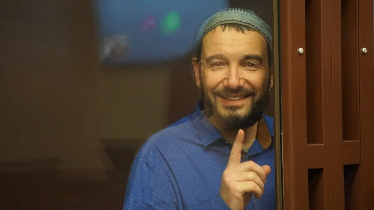 Суд в Ростове приговорил крымского имама к 17 годам лишения свободы по делу «Хизб ут-Тахрир»