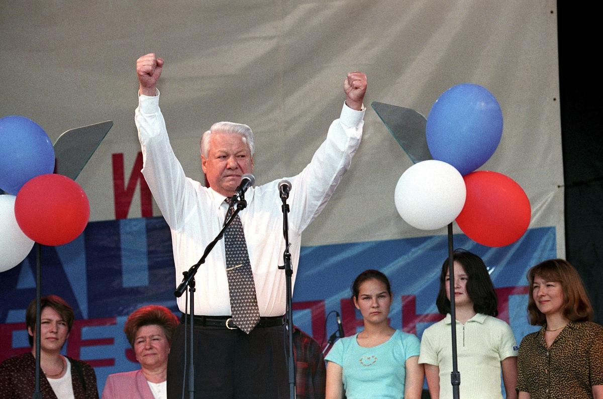 Борис Ельцин на предвыборном митинге в Екатеринбурге, 14 июня 1996 года. Фото: Wojtek Laski / Getty Images