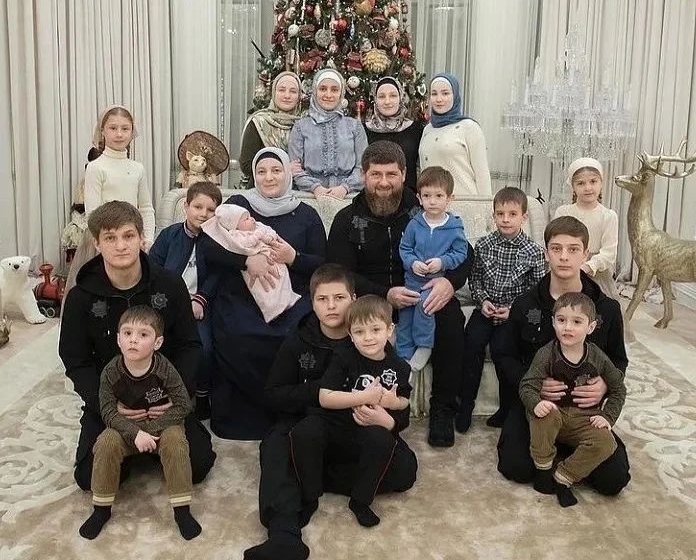 Семья Кадыровых. Фото: соцсети