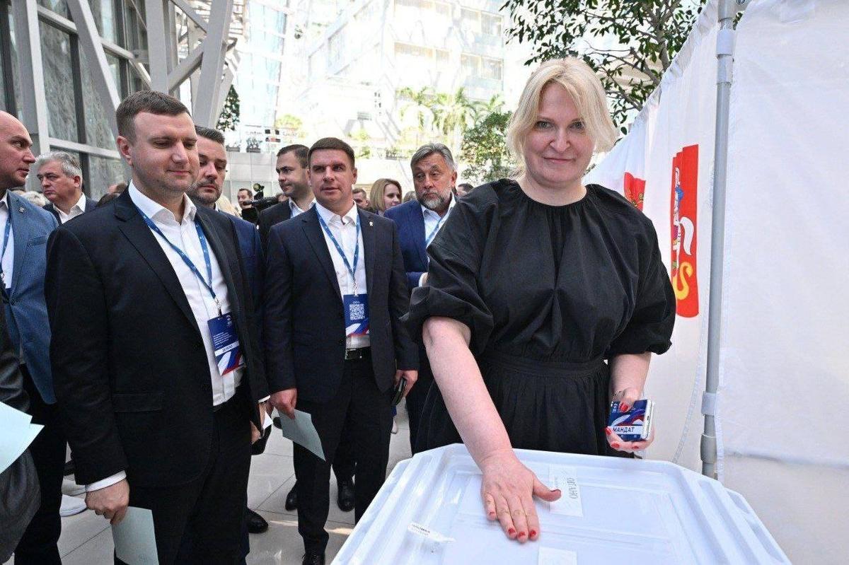 Мария Нагорная на партконференции ЕР, выдвинувшей Воробьёва на пост губернатора