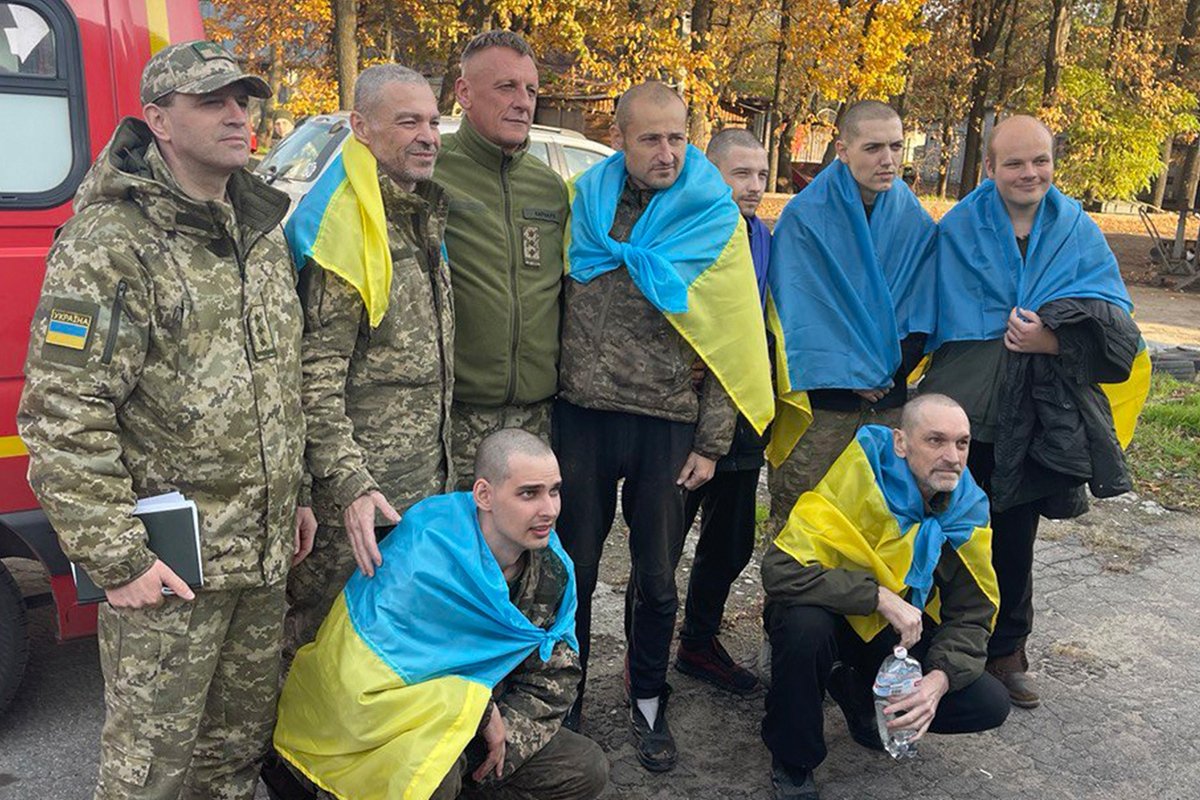 Обмен военнопленными, 29 октября 2022 года. Фото: Служба безопасности Украины / Handout /Anadolu Agency / Getty Images