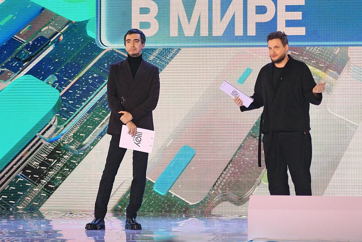 Vladimir Kuznetsov (Vovan, left) and Alexey Stolyarov (Lexus, right) on stage. Photo: Emin Dzhafarov / Kommersant / Sipa USA / Vida Press