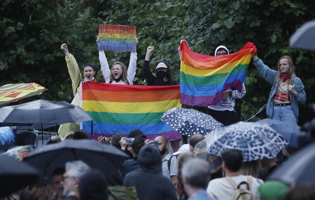 A pro-LGBT rally in Moscow, July 2020. Photo: EPA-EFE/YURI KOCHETKOV