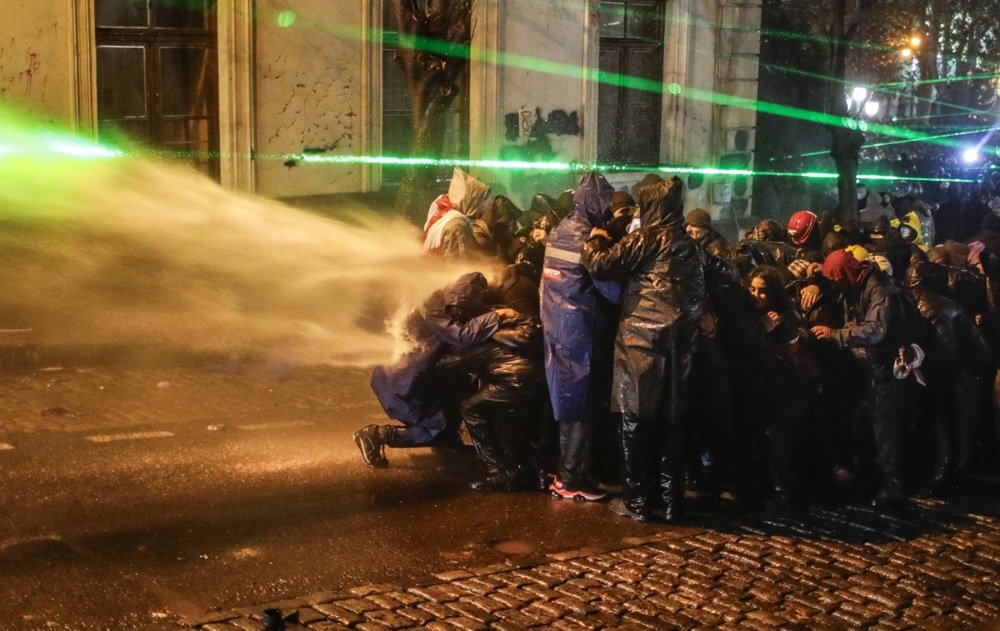 Police use water cannons to disperse Georgian opposition supporters protesting in front of the Parliament building in Tbilisi, Georgia, 01 December 2024. Photo: EPA-EFE/DAVID MDZINARISHVILI