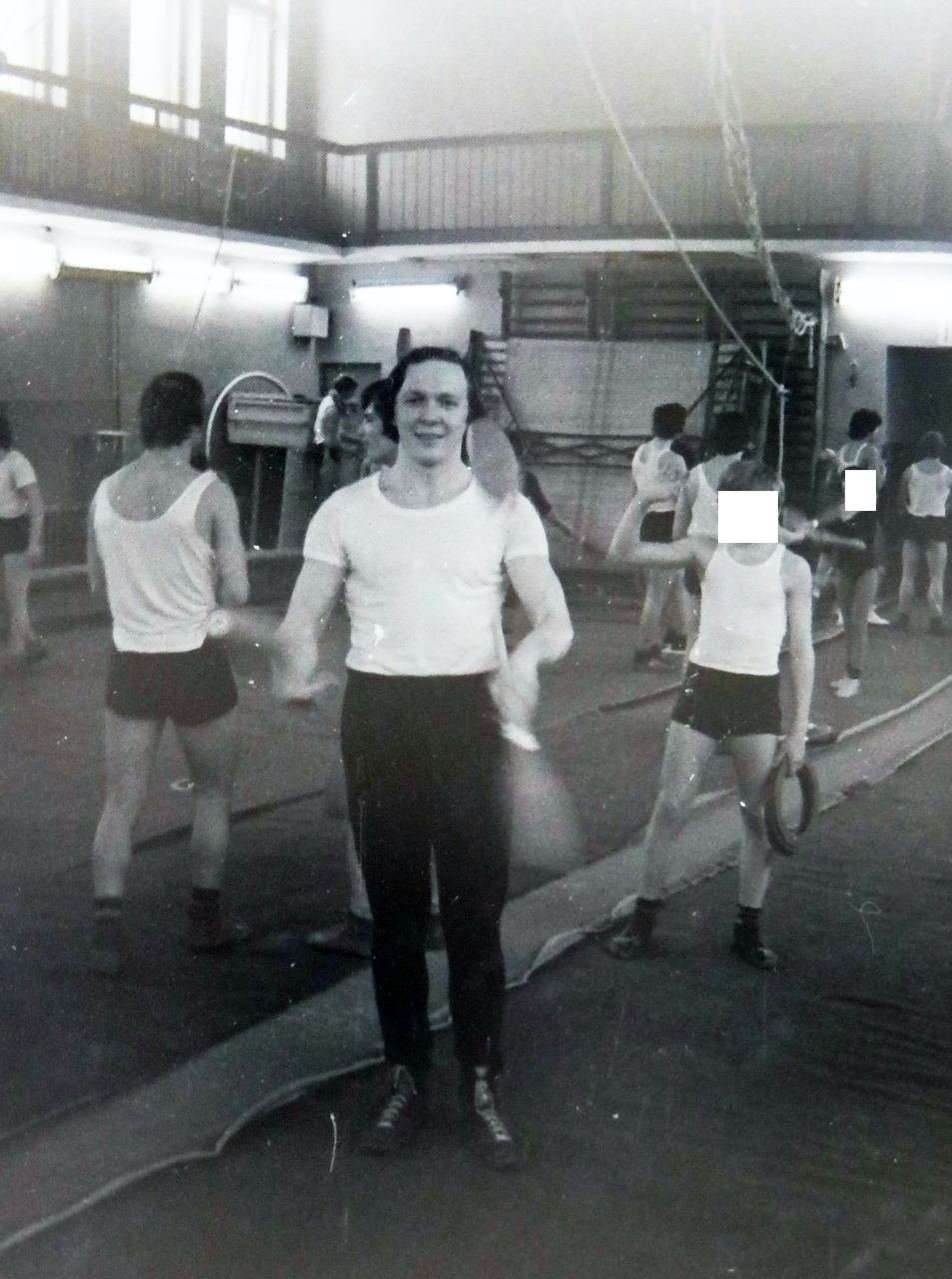 Михаил Жуков во время тренировки в Государственном училище циркового и эстрадного искусства, 1980 год. Фото предоставлено Александром Жуковым