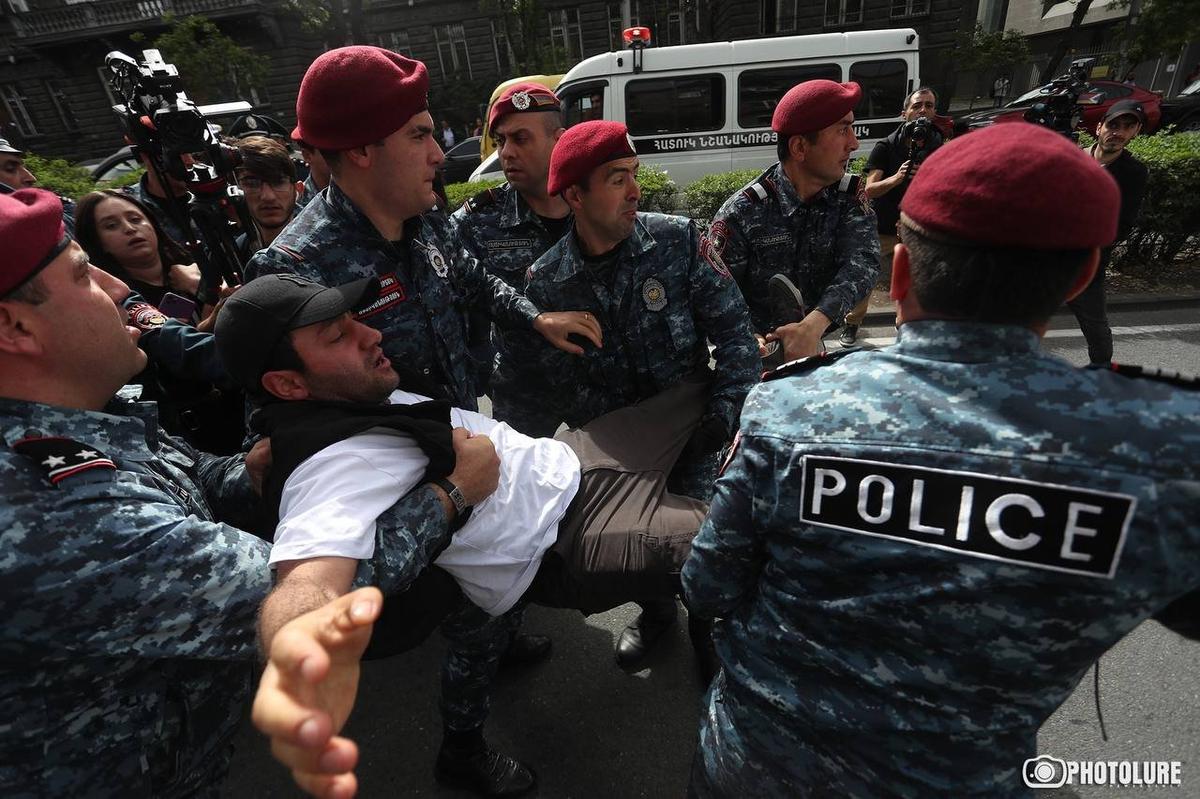 Задержания после массовых демонстраций в Ереване, 6 мая 2022 г. Фото:  Telegram