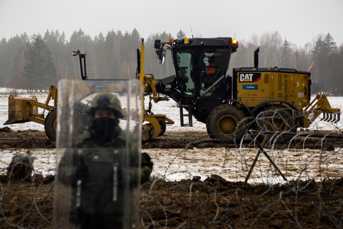 Строительные работы на границе Польши и Беларуси. Фото: Husejnow / SOPA Images/Si via Reuters Connect