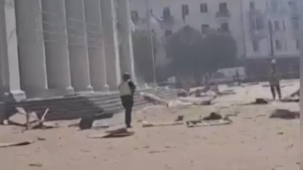 Российская ракета попала по центру Чернигова. Погибли семь человек, пострадали 129