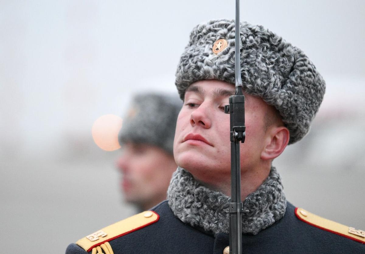 A soldier forms part of a welcome ceremony at Kazan Airport for dignitaries arriving for the BRICS Summit. Photo: Alexey Danichev / brics-russia2024.ru