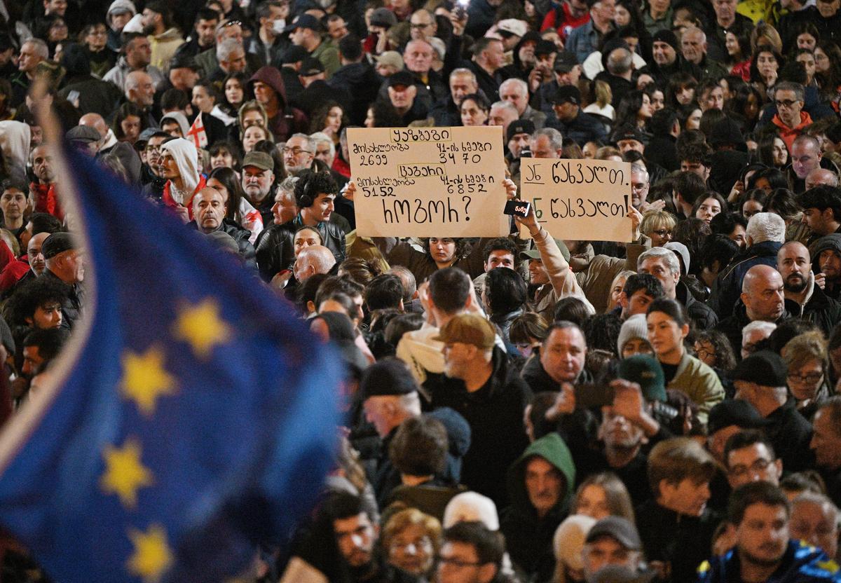 Митинг против результатов парламентских выборов, Тбилиси, 28 октября 2024 года. Фото: Евгений Разумный / Коммерсантъ / Sipa USA / Vida Press