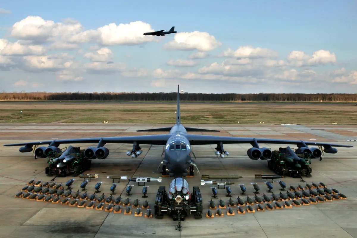 Boeing B-52H with weapons, Barksdale Air Force Base. Photo: <a title="https://commons.wikimedia.org/w/index.php?curid=611530" href="https://commons.wikimedia.org/w/index.php?curid=611530" rel="noopener noreferrer">Wikimedia Commons
