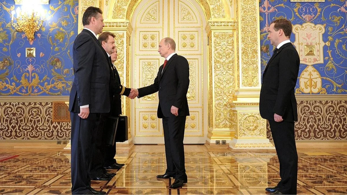 Кто носит «ядерные чемоданчики» за Путиным