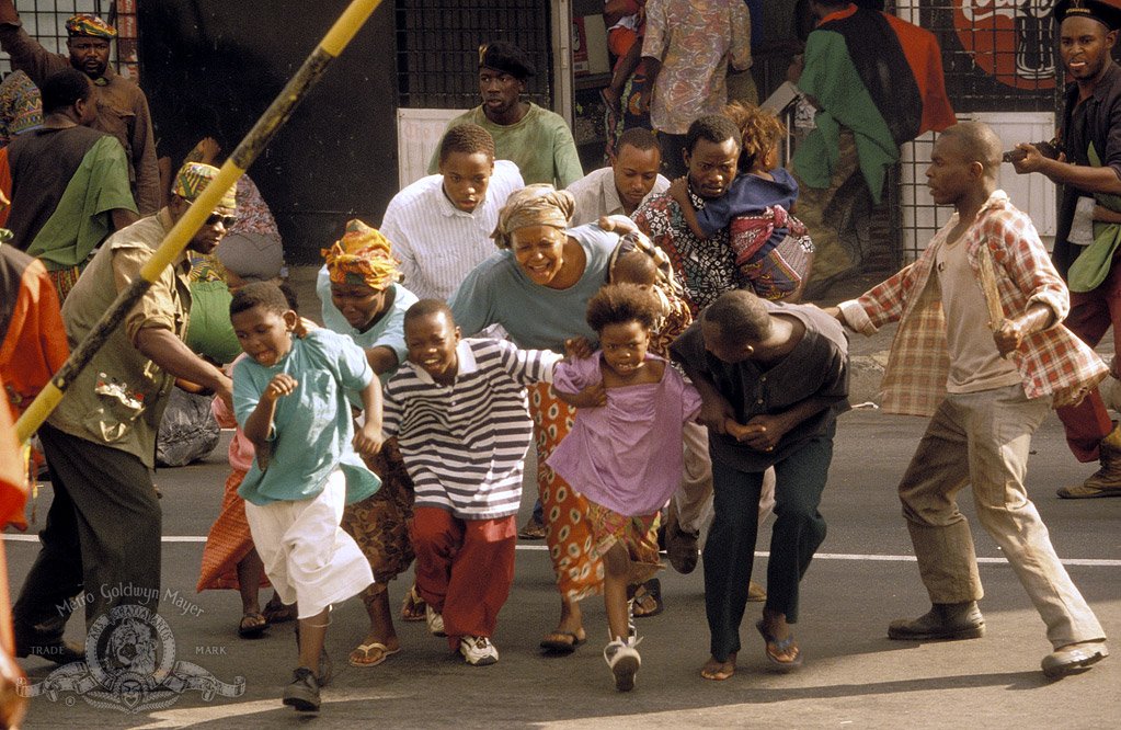 Кадр из фильма «Отель “Руанда”». Кадр: Kinopoisk