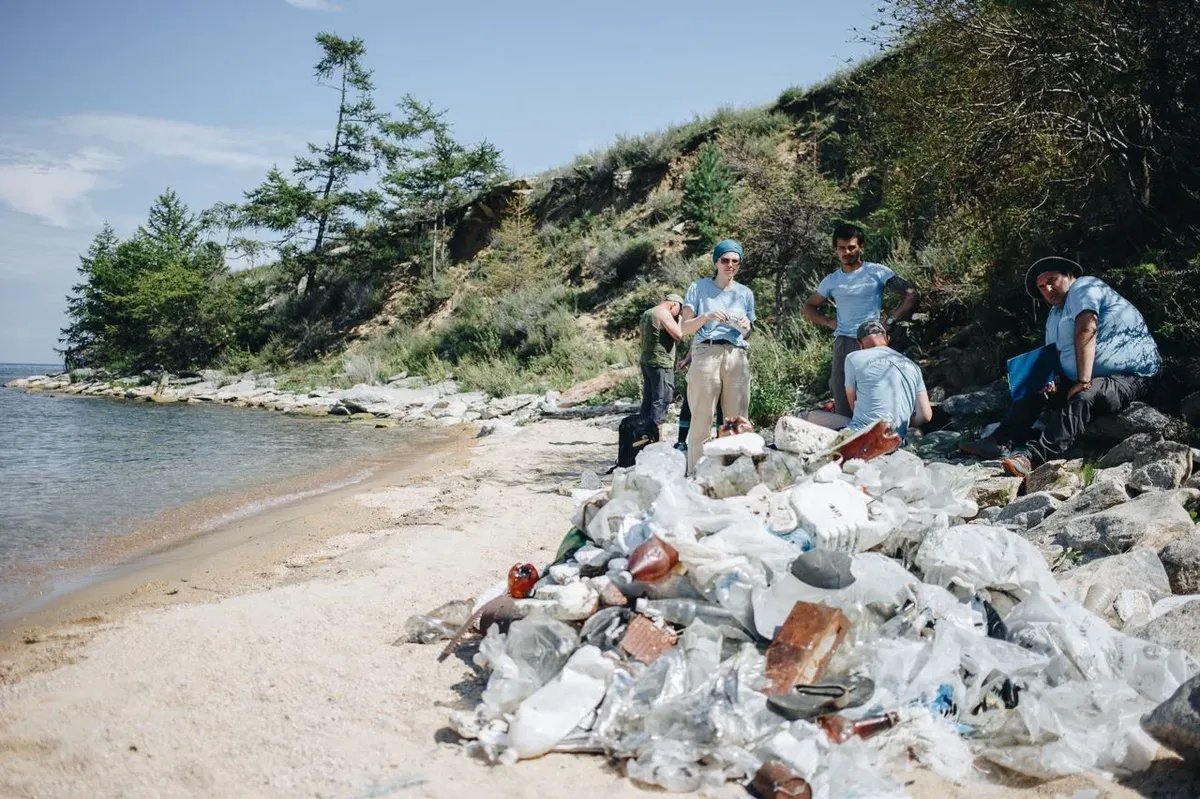 Waste collection at lake Baikal. Photo: Greenpeace