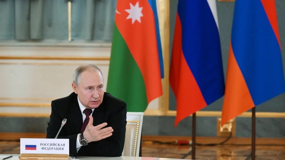 Vladimir Putin attends a trilateral meeting with Azerbaijani President Ilham Aliyev and Armenian Prime Minister Nikol Pashinyan at the Kremlin, 25 May 2023. Photo: EPA-EFE / ILYA PITALEV / SPUTNIK / KREMLIN POOL