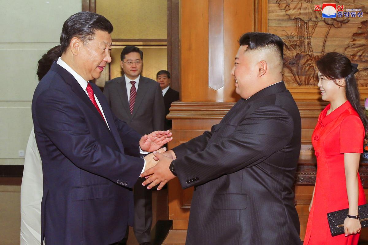 Си Цзиньпин и Ким Чен Ын. Фото: EPA-EFE/KCNA EDITORIAL USE ONLY