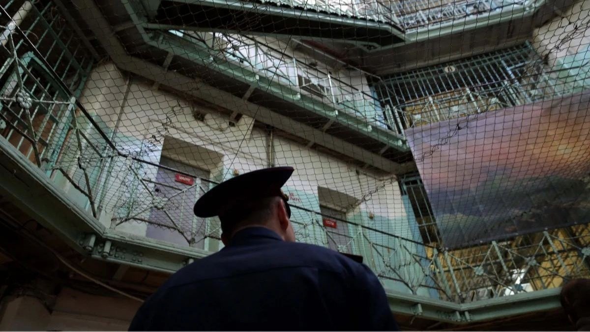 ‘Mannequins in the watchtowers’