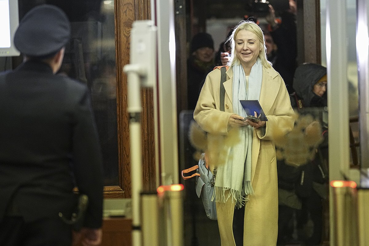 Дунцова прибыла в Центральную избирательную комиссию РФ для подачи документов в Москве, 20 декабря 2023 года. Фото: Stringer / EPA-EFE