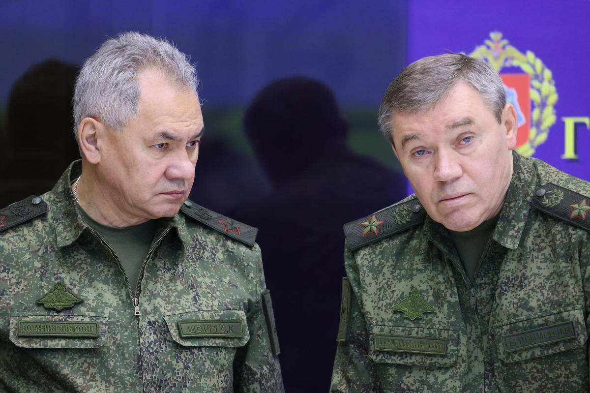 Сергей Шойгу и Валерий Герасимов. Фото: EPA-EFE/GAVRIIL GRIGOROV