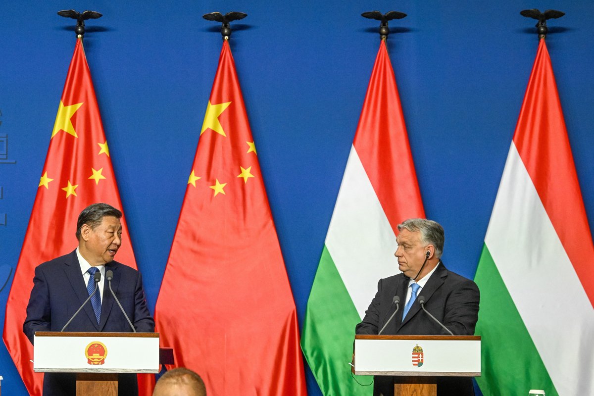 Xi Jinping merr pjesë në një konferencë të përbashkët shtypi me kryeministrin hungarez Viktor Orban pas bisedimeve të tyre në Budapest, Hungari, 9 maj 2024. Foto: Szilard Koszticsak / EPA-EFE