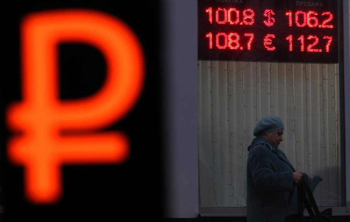 A currency exchange point in Moscow, 3 December 2024. Photo: Maxim Shipenkov / EPA-EFE