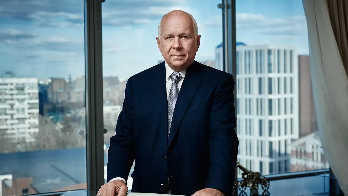 Чемезов и Бровко за $2,6 млн наняли приближенного к Трампу скандального лоббиста, чтобы добиться снятия санкций