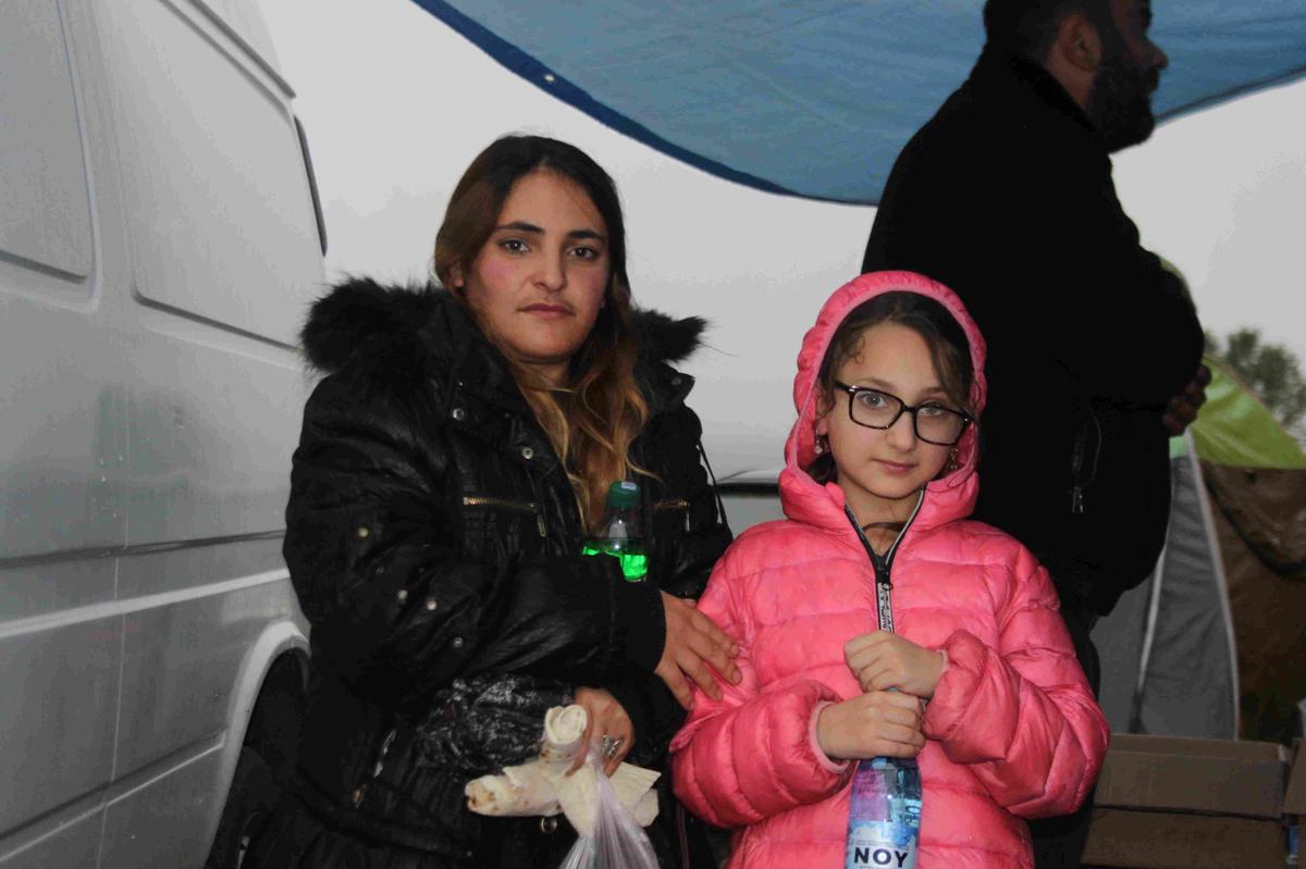 Мать и дочь, приехавшие из Карабаха. Фото: Павел Кузнецов