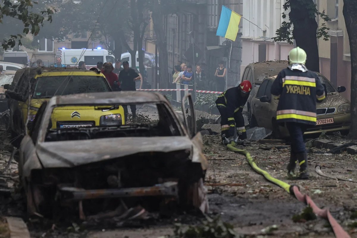 Rescuers work at the site of a Russian airstrike on a residential building in Lviv, 4 September 2024. Photo: Roman Baluk / Reuters / Scanpix / LETA