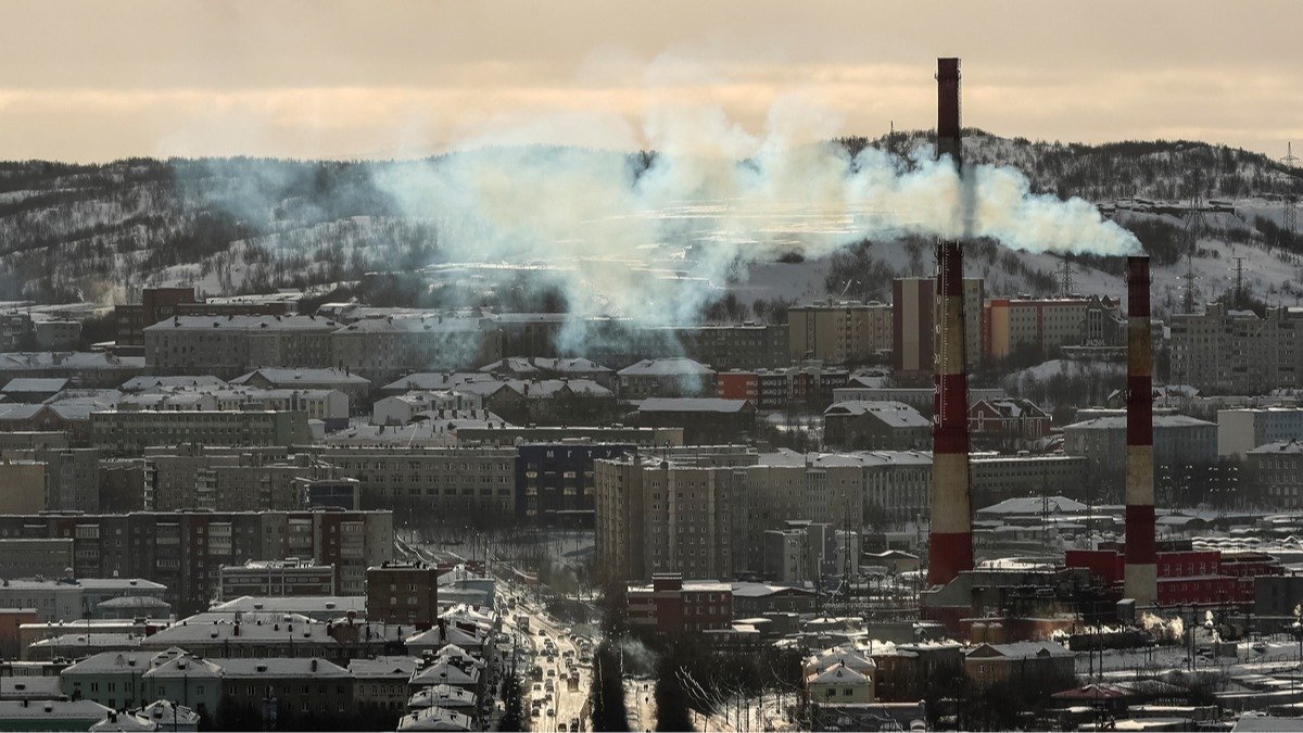 «Живу в потемках, со свечами и фонариком»