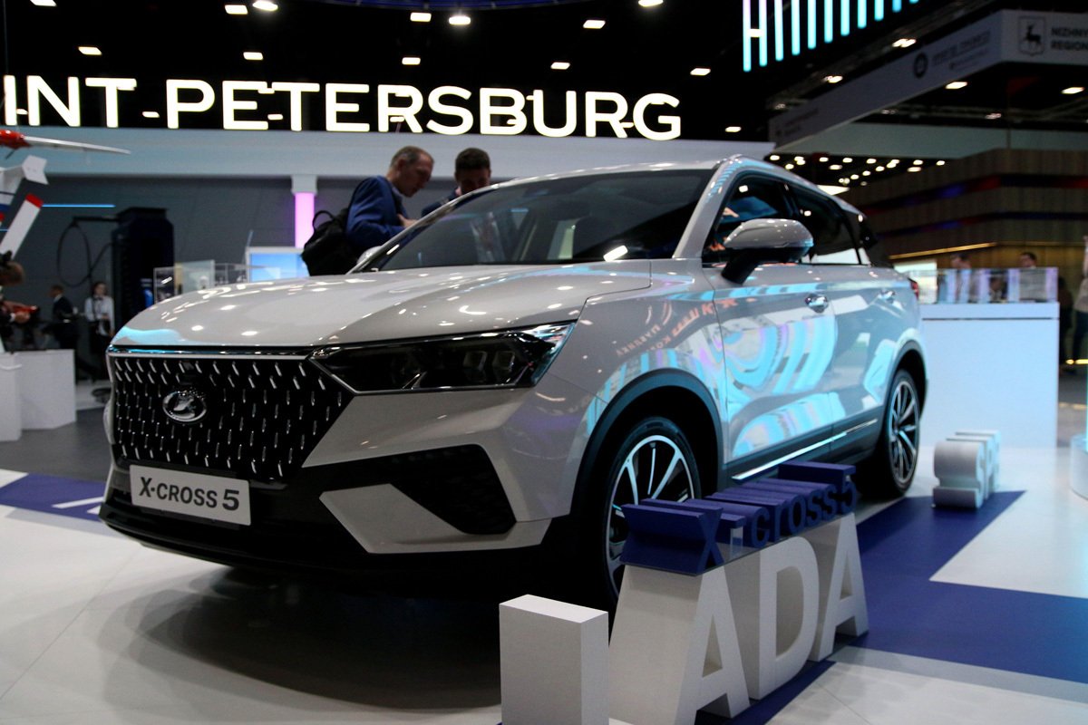 Lada Vesta на Петербургском международном экономическом форуме, 14 июня 2023 года. Фото: Picvario Media, LLC / Alamy / Vida Press