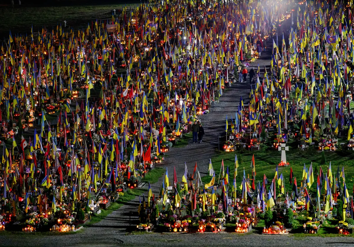 People visit the graves of Ukrainian soldiers killed in the war with Russia at Lviv’s Lychakiv Cemetery, in western Ukraine, 31 October 2025. Photo: EPA / Mykola Tys