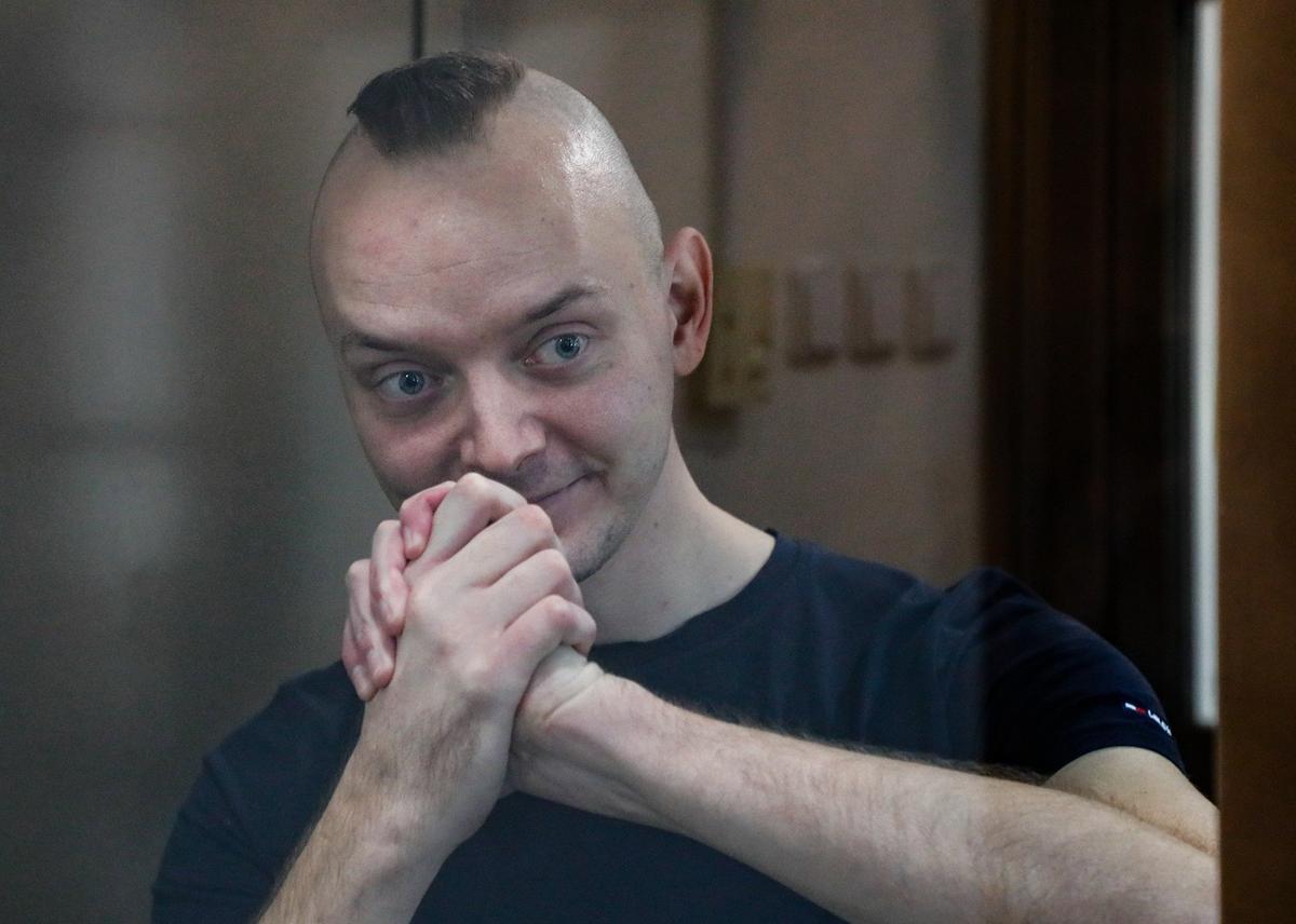 Бывший журналист «Коммерсанта» Иван Сафронов, осужденный по делу о госизмене. Фото: EPA-EFE / YURI KOCHETKOV