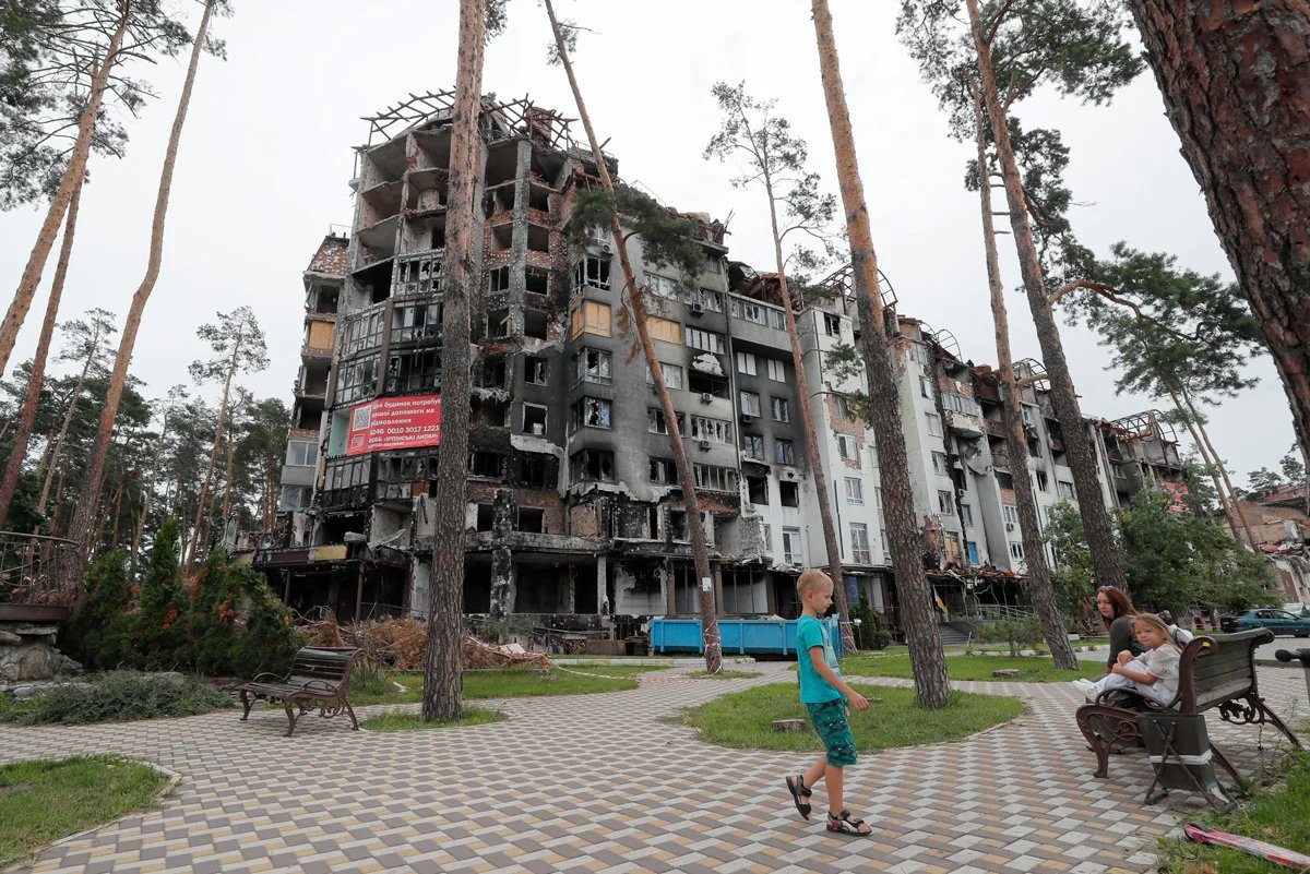 A burnt out residential building in Irpin, 9 August 2022. Photo: Sergey Dolzhenko / EPA-EFE