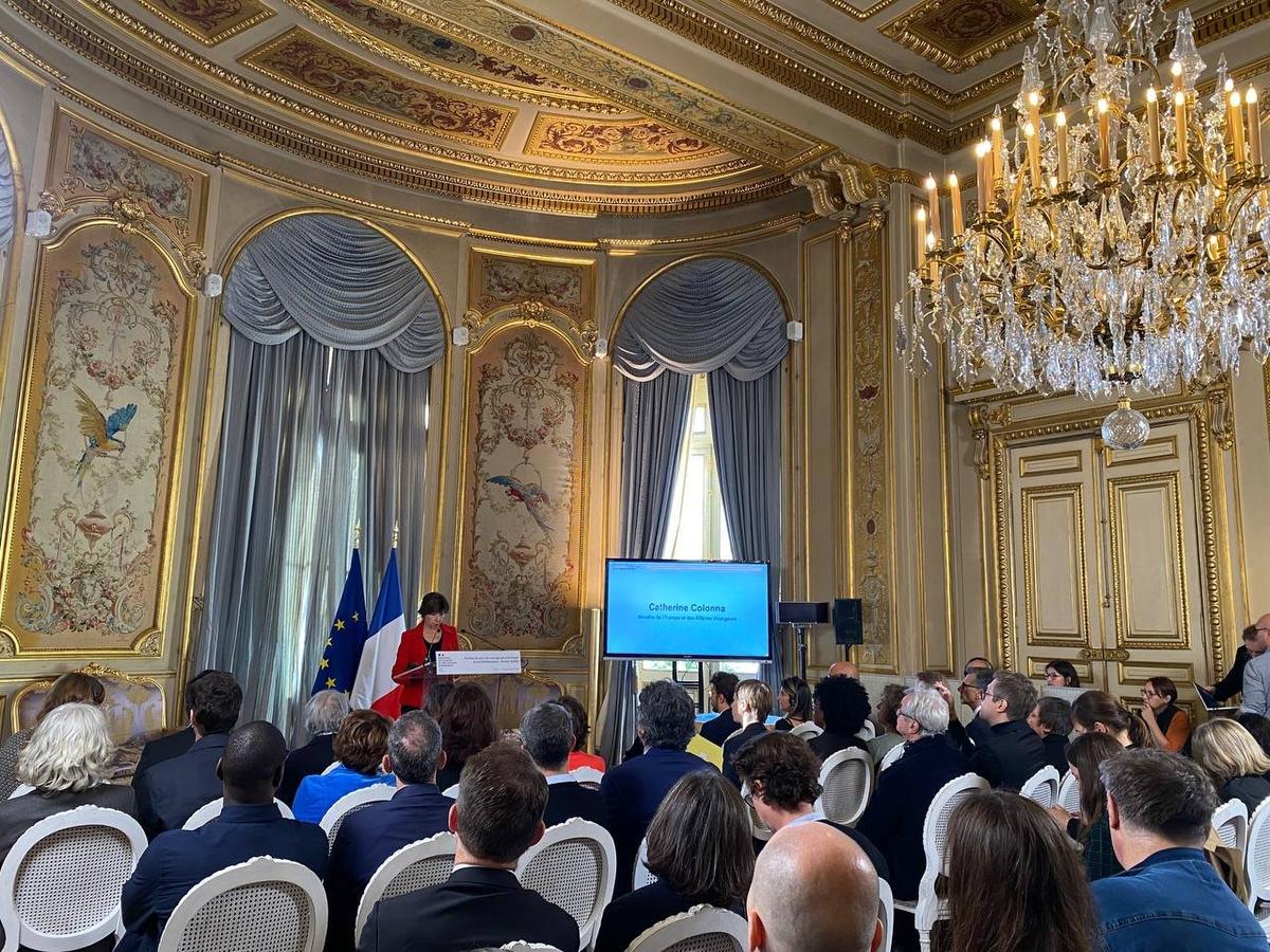 Выступление министра иностранных дел Франции Катрин Колонны. Фото: Алена Ицкова / «Новая газета Европа»