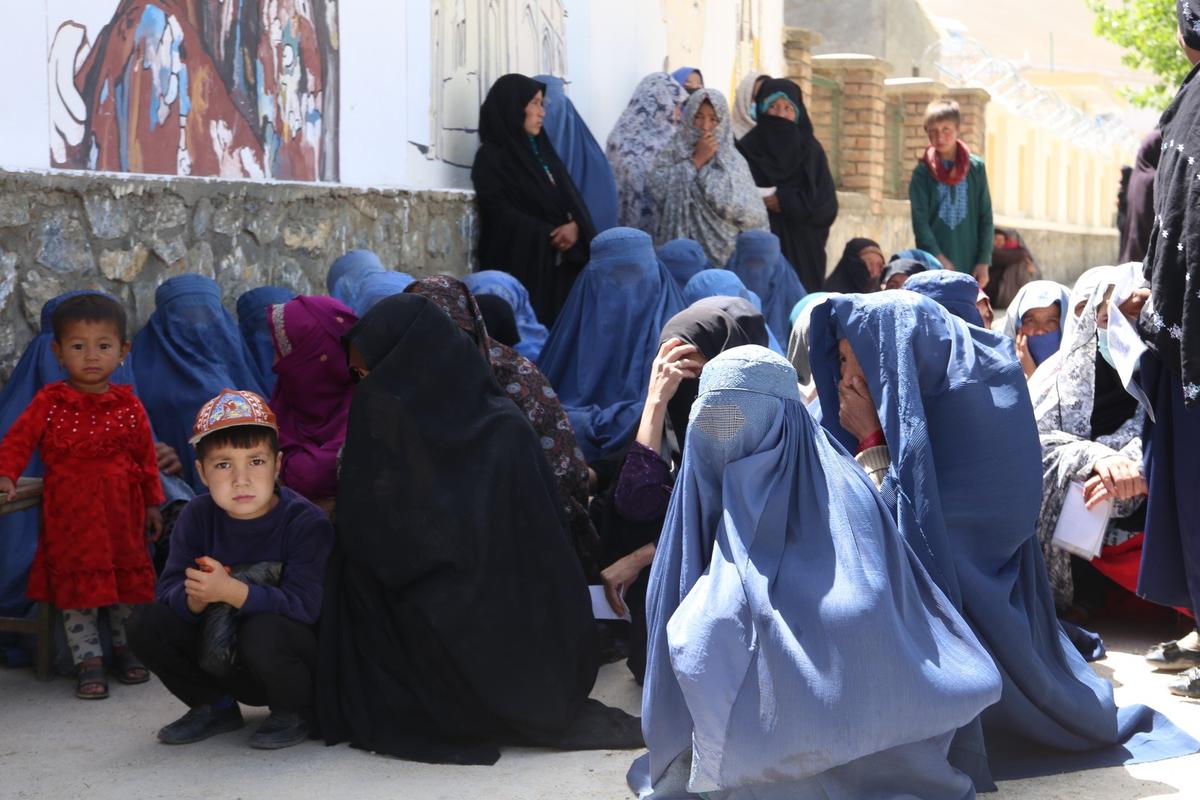 Повседневная жизнь афганских женщин, май 2022 года. Фото: Bilal Guler / Anadolu Agency / Getty Images