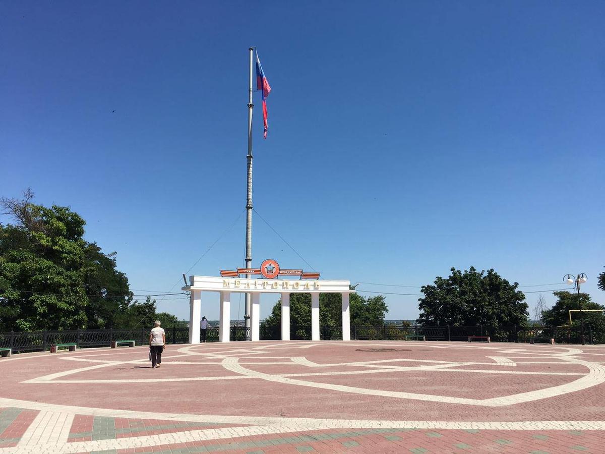 Арка на площади Победы, которую привели в додекоммунизированный вид. Фото: Анастасия Смирнова
