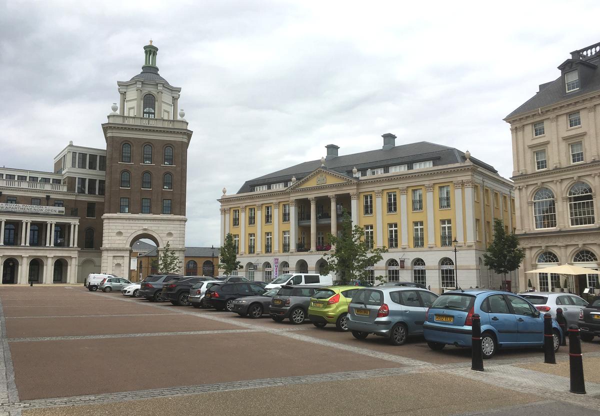 Площадь Королевы матери в Паундбери. Фото:  Wikimedia Commons , Broichmore Own work, CC BY-SA 4.0