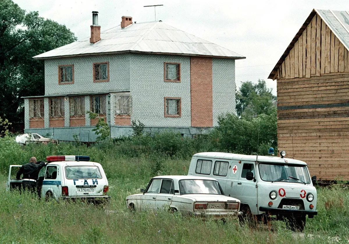 Кровь, проступившая сквозь бунт. Жизнь и таинственное убийство генерала  Льва Рохлина, который планировал направить танки на Москву за 25 лет до  Пригожина — Новая газета Европа