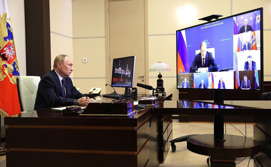 Putin holds a video conference with senior government officials to discuss the situation in Russia’s border regions with Ukraine. Photo: Kremlin