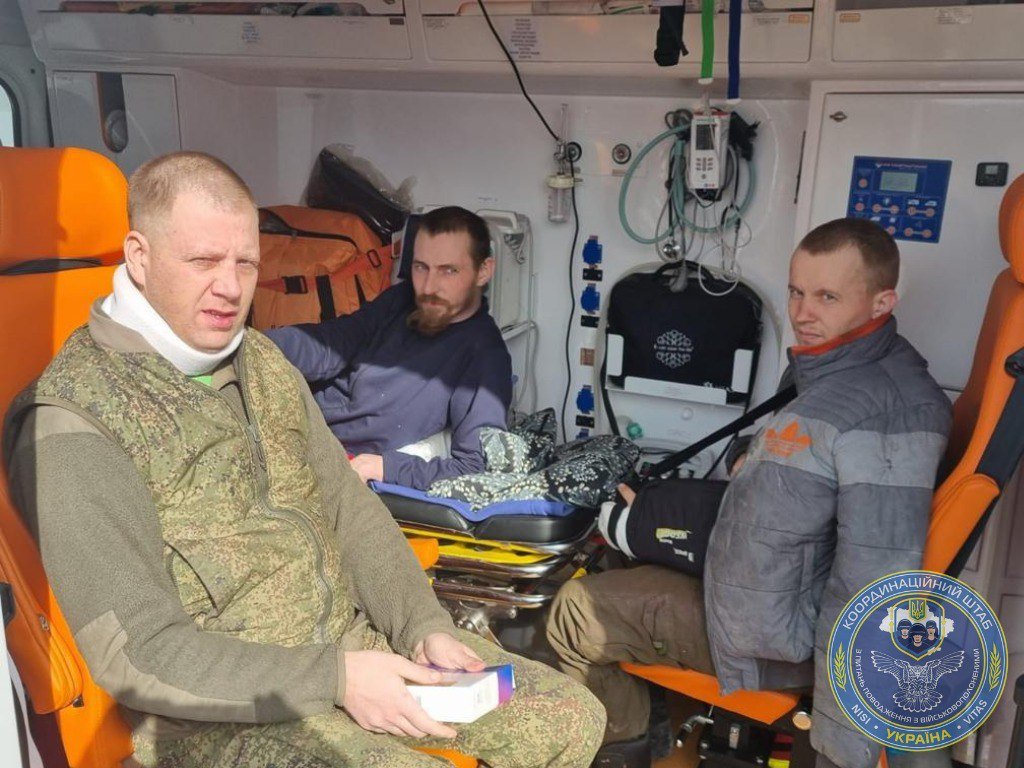 Российские пленные во время передачи. Фото: Украинский координационный штаб по вопросам обращения с пленными