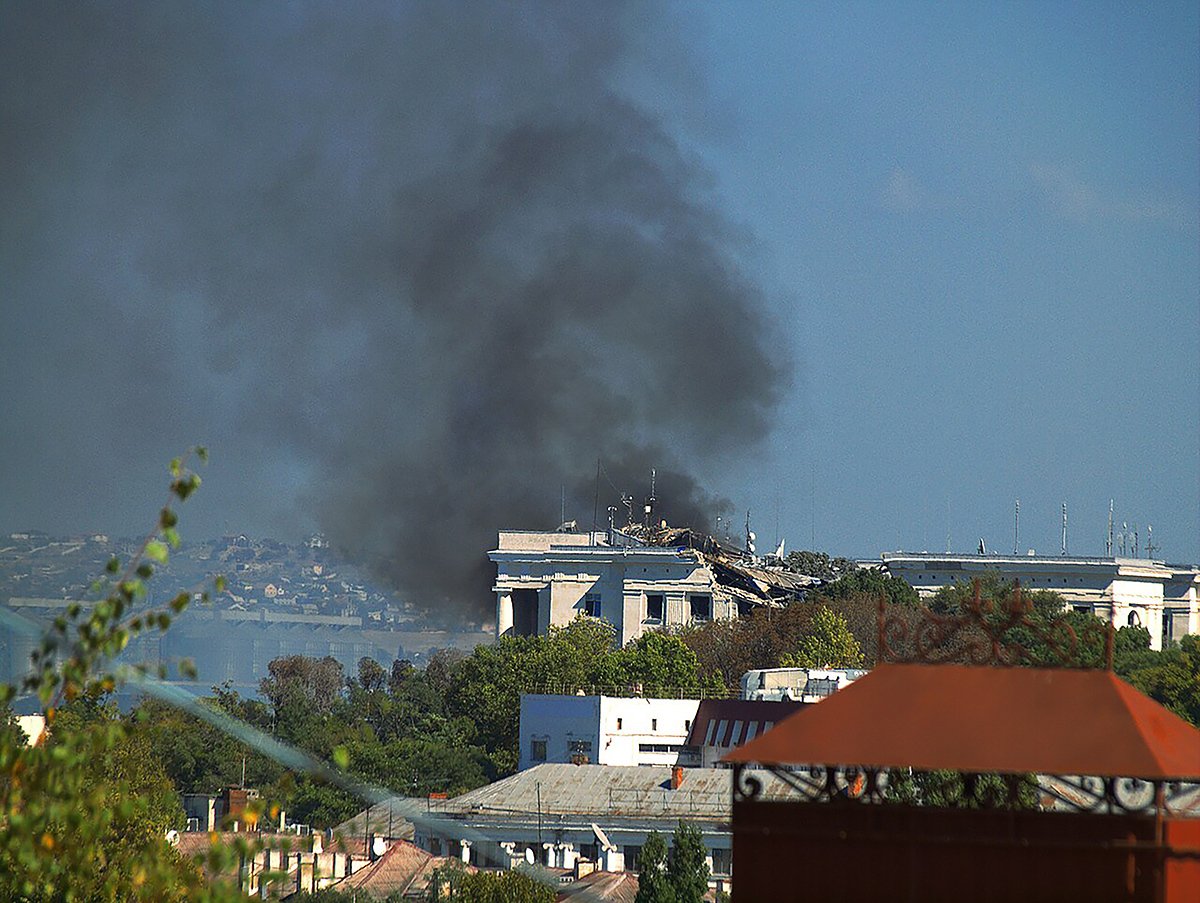 Pasojat e një sulmi me raketa lundrimi në ndërtesën historike të selisë së Flotës së Detit të Zi në Sevastopol, 22 shtator 2023. Foto: Halifers (CC BY-SA 4.0) / wikimedia.org