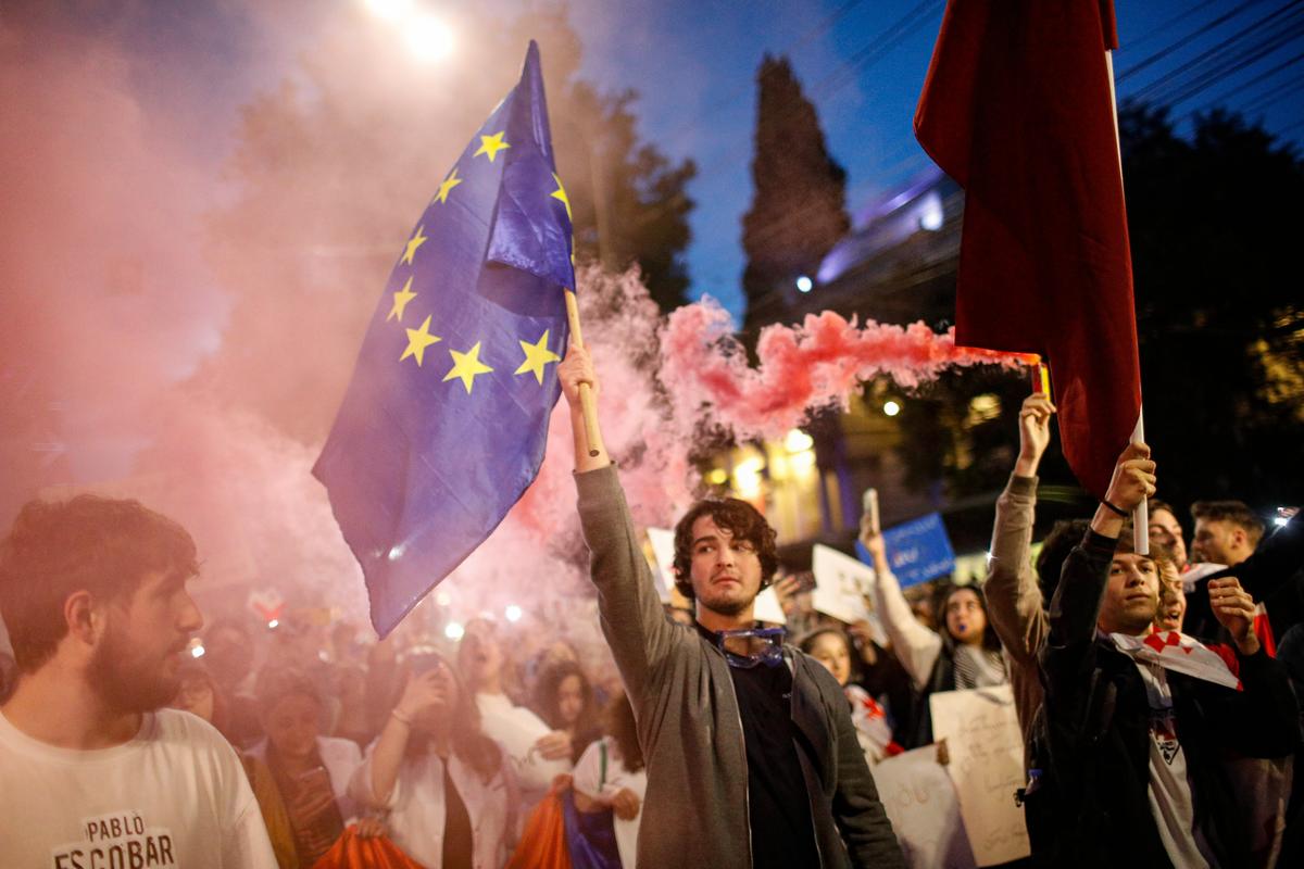 A rally outside Georgia’s parliament in Tbilisi against the bill on “foreign agents”, 13 May 2024. Photo: EPA-EFE / DAVID MDZINARISHVILI