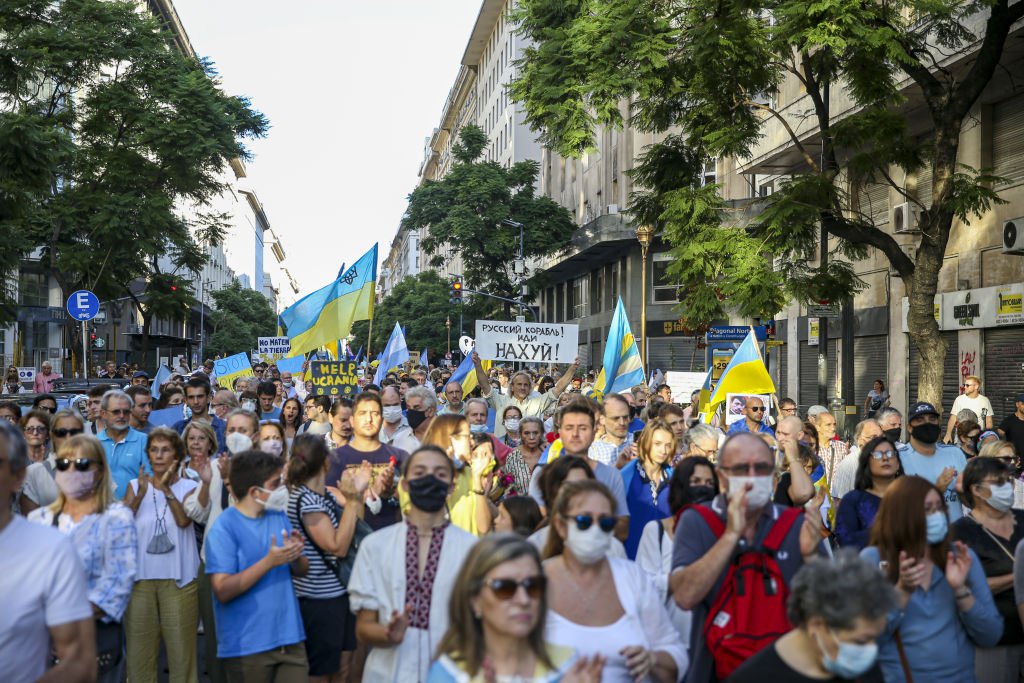 Демонстрация в поддержку Украины в Буэнос-Айресе. Фото: Muhammed Emin Canik / Anadolu Agency / Getty Images