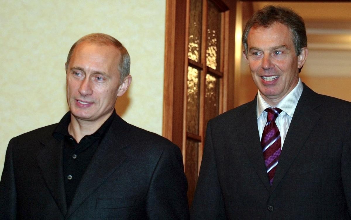 Vladimir Putin and British Prime Minister Tony Blair at a government residence in Zavidovo, about 120 km northwest of Moscow 10 October 2002. Photo: EPA / ALEXANDER ZEMLIANICHENKO