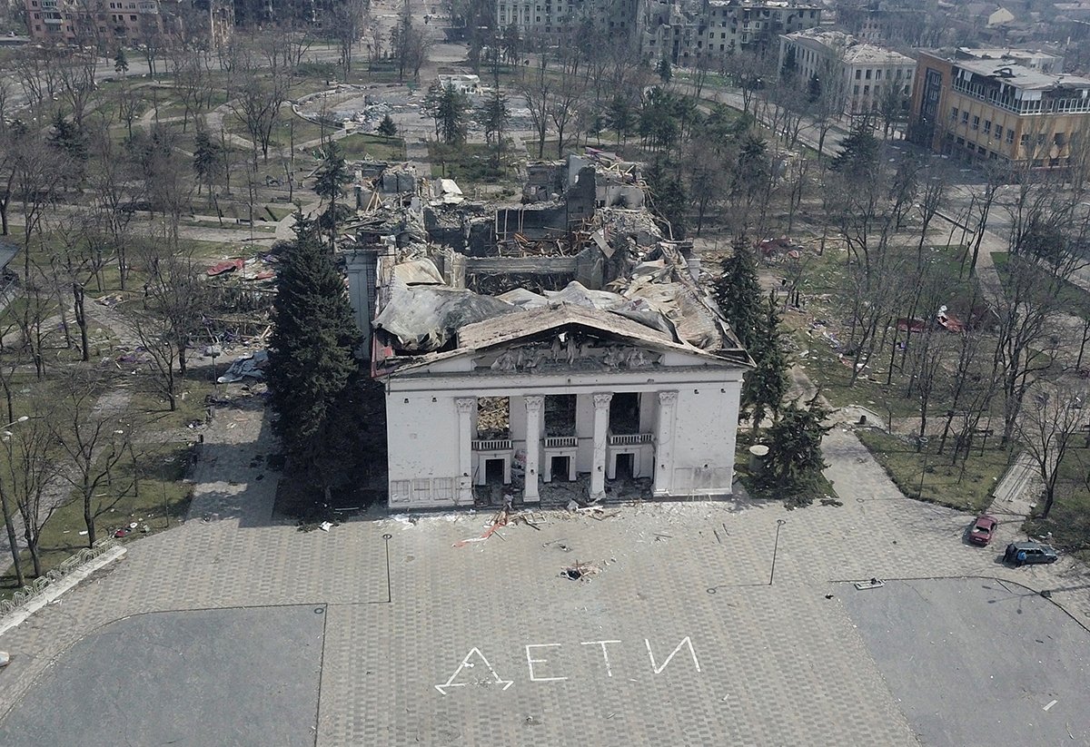 The word “children” is still clearly visible painted on the ground outside the ruins of the Mariupol Drama Theatre, 17 March 2022. Photo: Pavel Klimov / Reuters