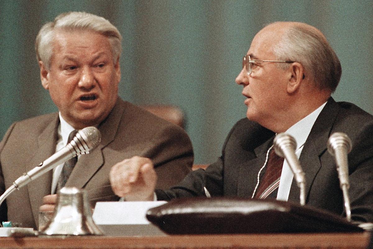 Boris Yeltsin (L) and Mikhail Gorbachev in Moscow, 4 September 1991. Photo: EPA-EFE / VASSILI KORNEYEV