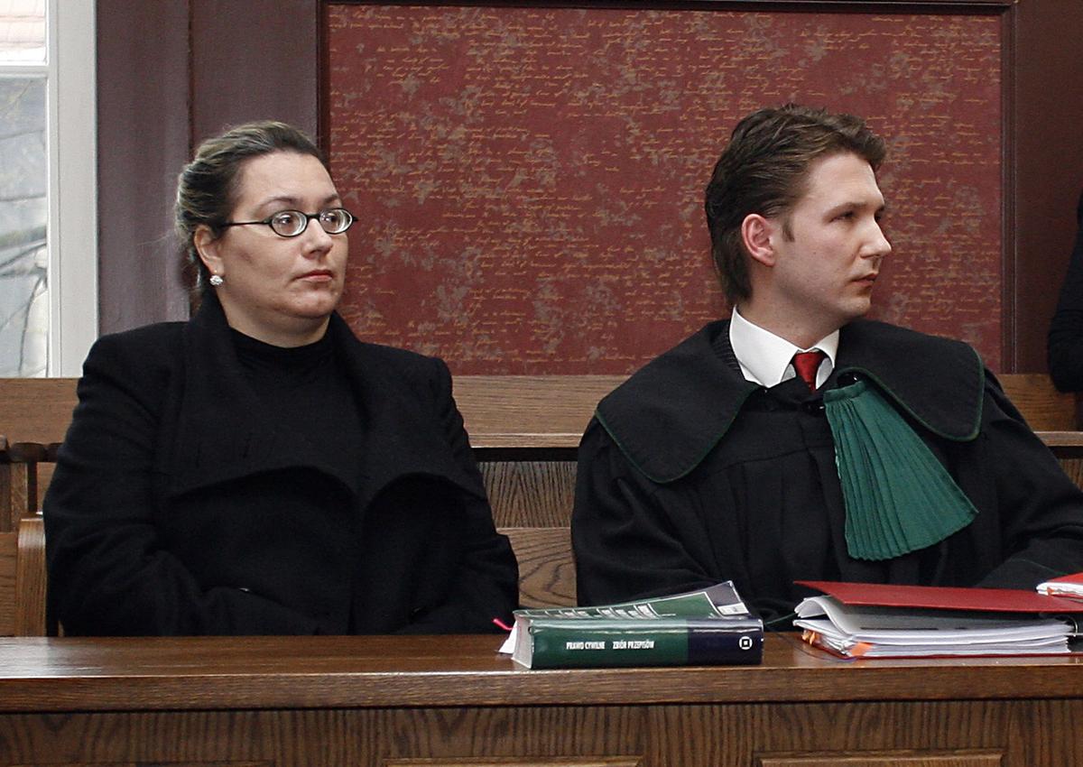 Алиция Тыщенц с адвокатом во время судебного заседания. Фото: EPA / ANDRZEJ GRYGIEL POLAND OUT